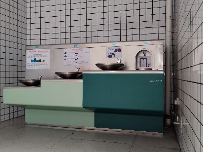 學校新添戶外飲水臺，助力學子健康成長